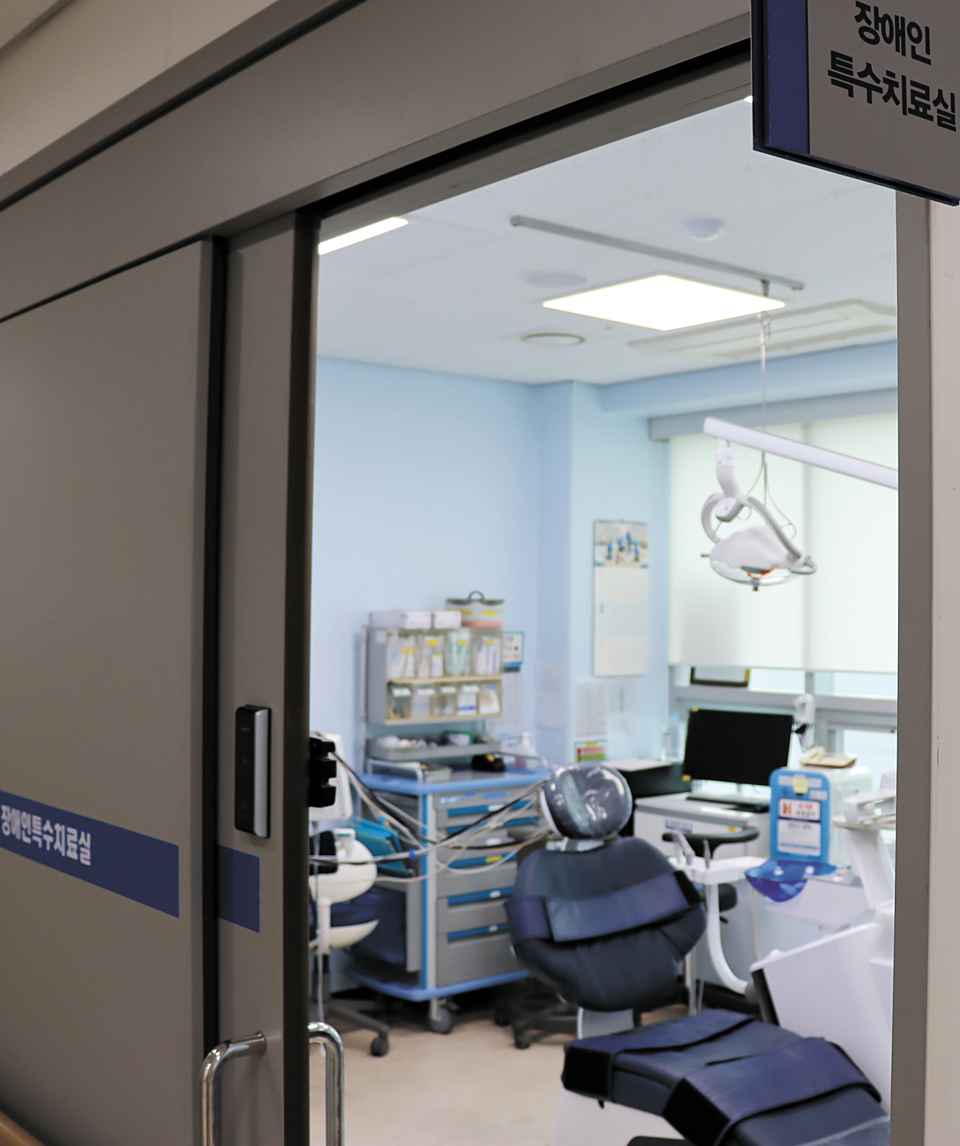 수원병원 중증장애인 치과진료소 장애인 특수치료실. 병원은 전국 전신마취 장애인 치과 진료 수요의 약 4분의 1을 맡고 있다. [사진=경기도의료원 수원병원]